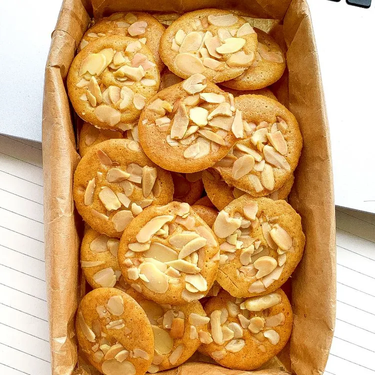 扁桃仁薄脆坚果饼干单独小包装解馋好吃零食休闲食品小吃2024新款