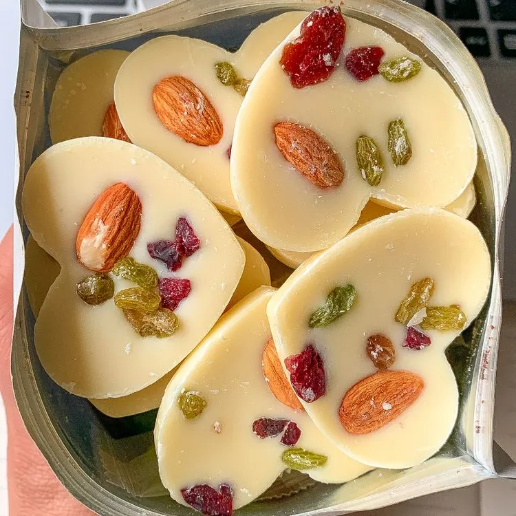 坚果酸奶片解馋网红好吃的办公室宿舍吃货零食高颜值高端休闲食品