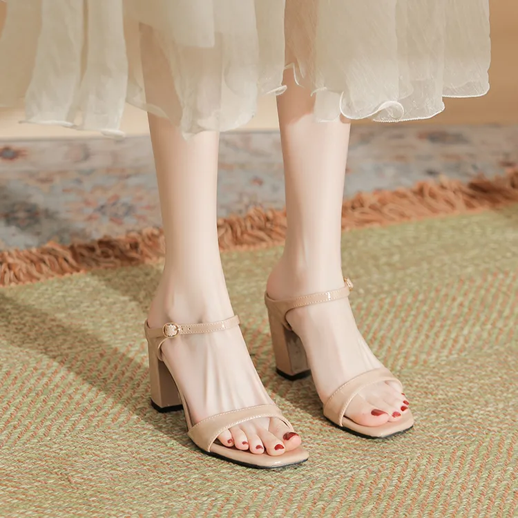 外穿一脚蹬露趾粗跟高跟凉拖鞋女大码41-43小码31 32 33脚宽加肥