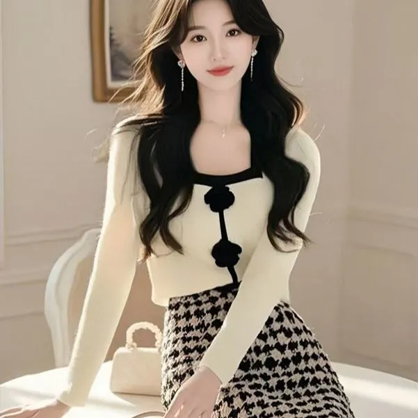 2024法式方领立体花朵撞色毛衣女秋冬胖妹妹别致洋气显瘦套头上衣