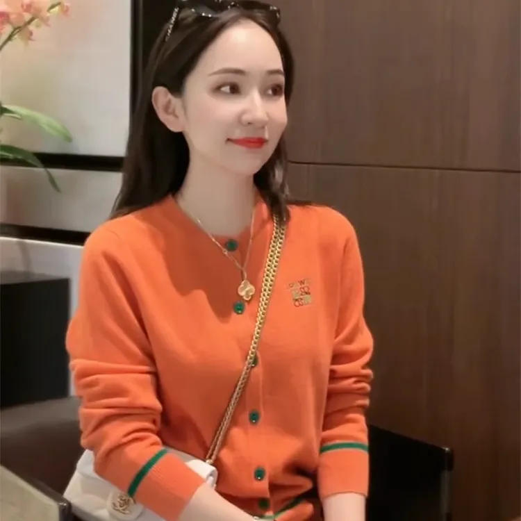 2025早秋新款刺绣圆领开衫长袖网红毛衣女高级感时尚气质百搭