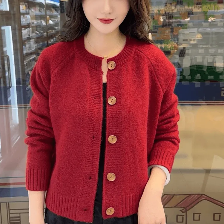 复古木扣短款软糯毛衣外套女宽松秋冬厚款高级感针织开衫上衣外穿