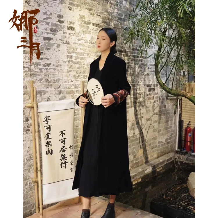 娜三月【大宝推荐】复古刺绣经典气质植绒风衣L189825汉服国风外套