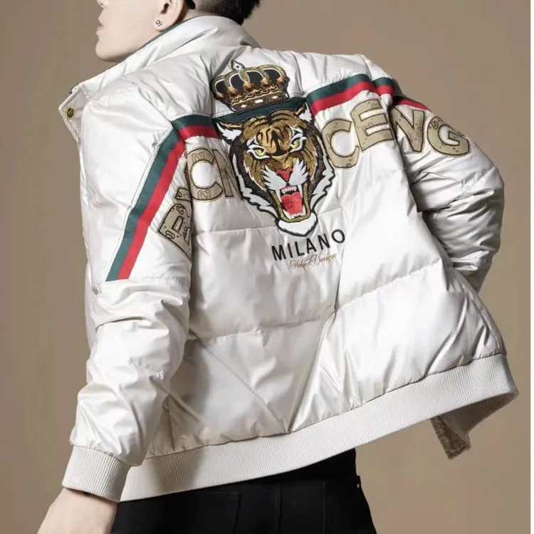 欧洲站羽绒服男冬季时尚轻薄亮面白鸭绒立领男装个性老虎刺绣2024