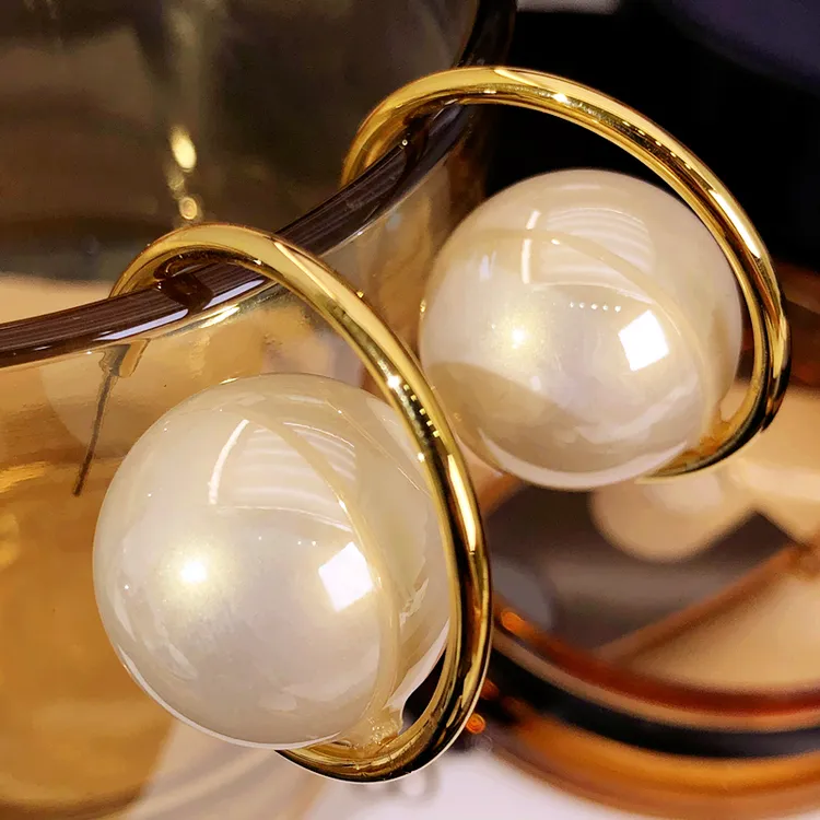 铜合金耳饰 大珠贝珠网红耳环女优雅轻奢小众设计感高级气质耳钉