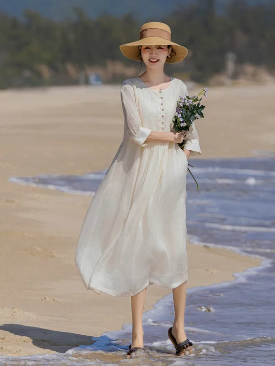 新品高端苎麻刺绣连衣裙2024春夏文艺宽松七分袖圆领温柔高腰长裙