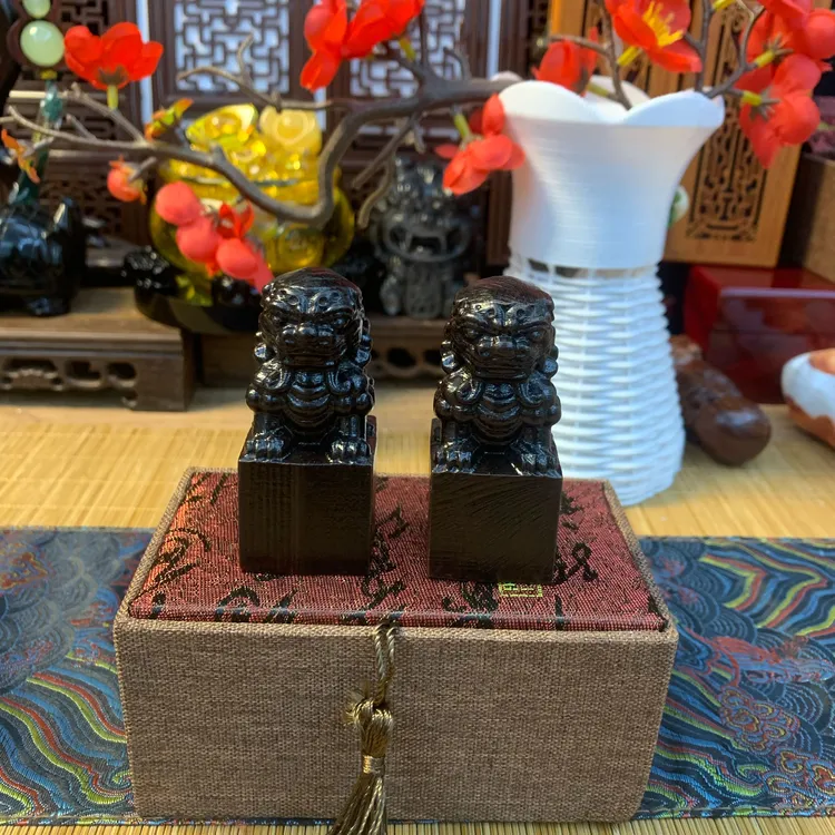 越南沉香木狮子印章木质摆件皮黑木雕手把件工艺品