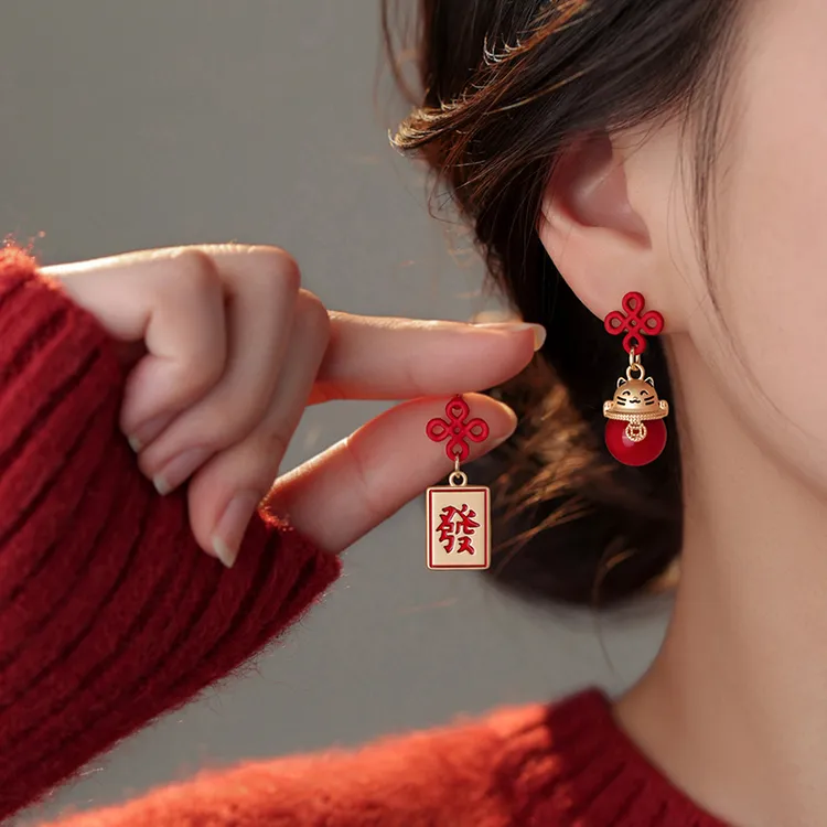 合金耳饰 999银针招财猫耳钉设计感过年2026马新年本命年红耳环女
