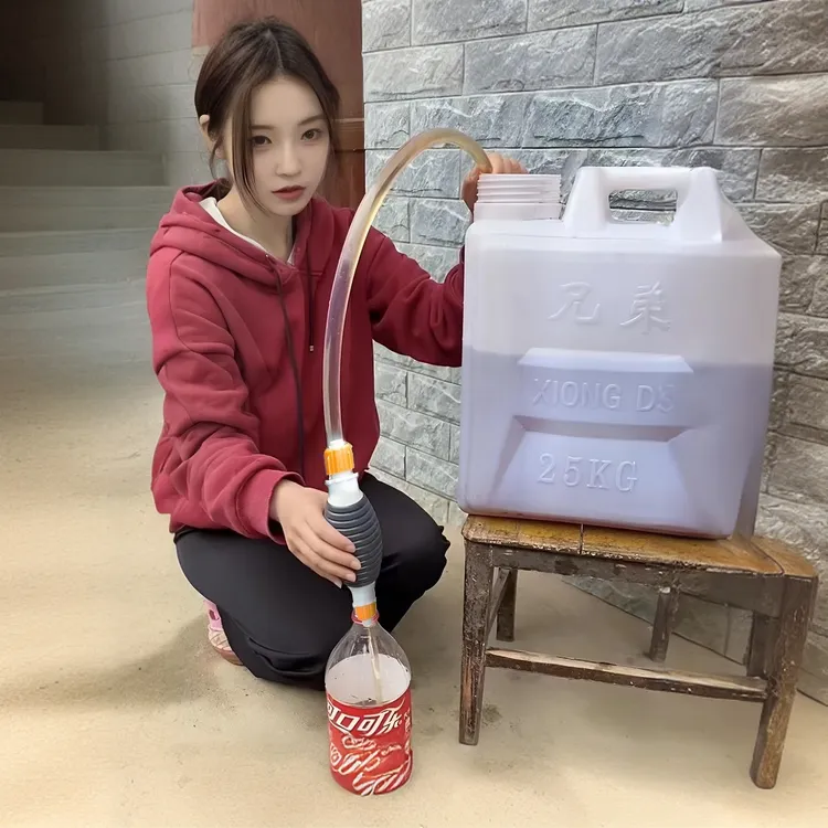 新款手动抽油器手捏式加尿素加油鱼缸换水抽油气囊管子换油器换油