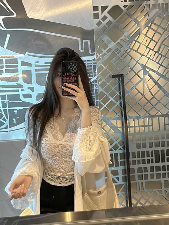 美式复古辣妹风深V喇叭袖长袖修身纯色打底衫上衣