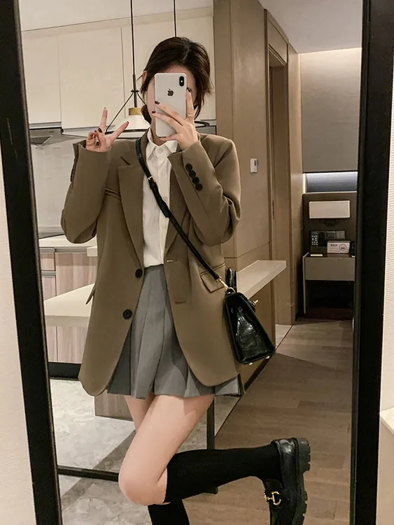 2025装新款网红西装外套女高级炸街设计感小众休闲咖色显瘦小西服