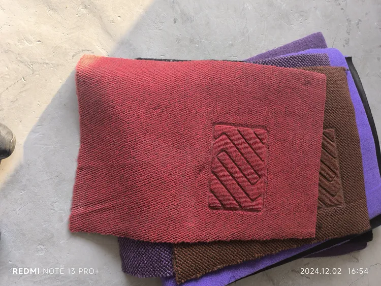 某福金牛库存脚垫清仓 上层地毯脚垫主驾驶 原料未剪裁