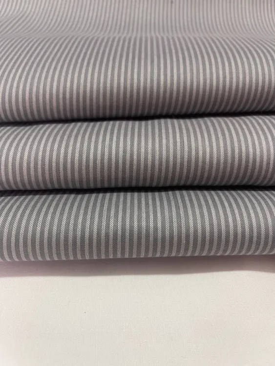 斜纹米灰色条纹双层布面料，可做各种服装各种辅料、面料舒适