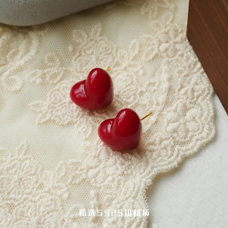 丽沁 925银耳饰 秋冬上新安可拉红爱心耳钉甜美复古精致心形耳环