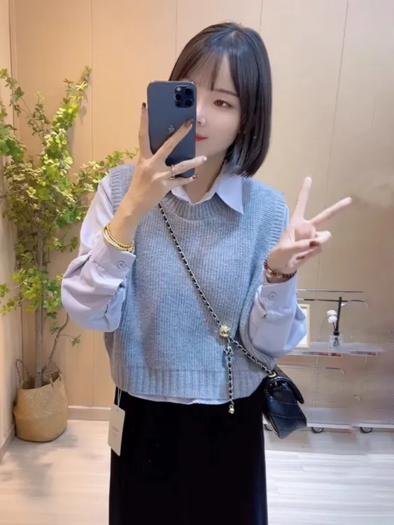 衬衫叠穿马甲女款2024新款灰色v领针织背心春装无袖短款毛衣马夹