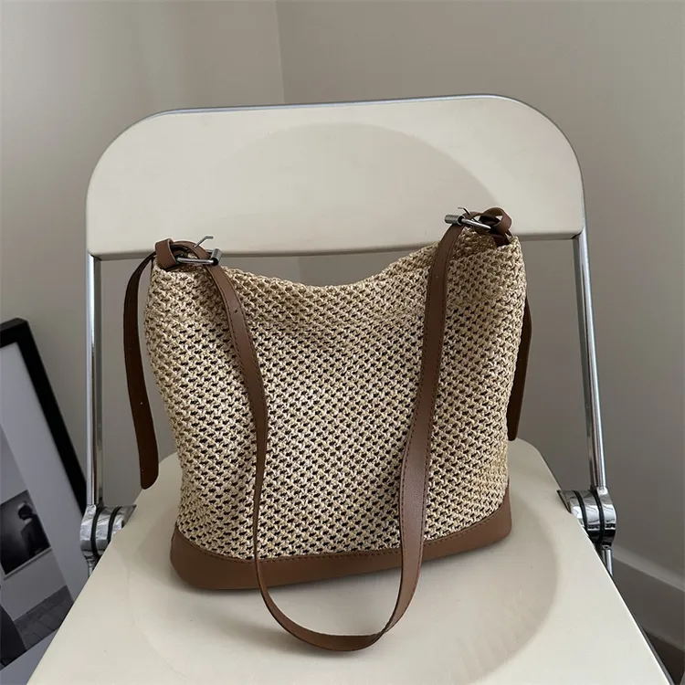 今年流行韩系草编包女2024新款时尚洋气撞色编织水桶包百搭斜挎包