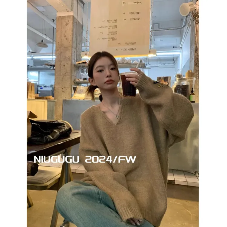 VUMP 毛衣女2025秋冬美式复古慵懒宽松刺绣V领套头羊毛针织衫上衣