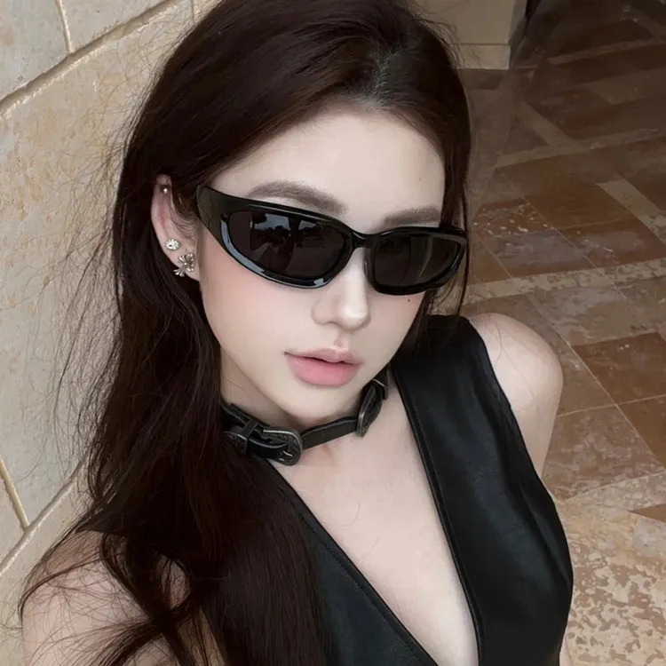 韩版黑色骑行墨镜男女款潮情侣街拍防风夏季遮阳未来高级感太阳镜