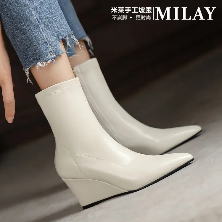 女鞋白色瘦瘦短靴坡跟真皮高跟鞋方头时装气质高筒冬季高筒靴洋气