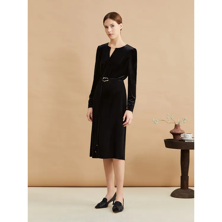 YINER音儿2024冬季新款气质长袖针织轻奢风连衣裙8C64505886