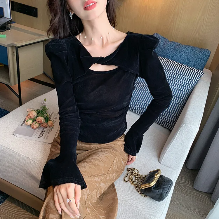 性感镂空长袖打底衫女秋季高级感金丝绒上衣设计感喇叭袖修身小衫