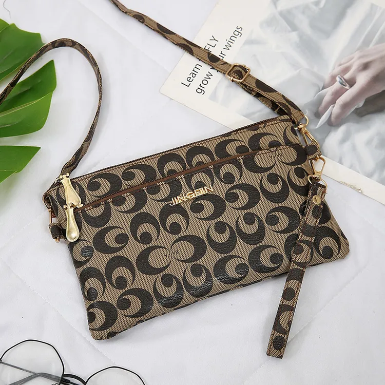 斜挎包女妈妈款中年小包2024新款时尚大容量高级感腋下包女单肩包