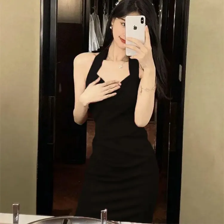 高品质港风复古黑色性感挂脖修身包臀连衣裙女春夏季新款开叉裙子