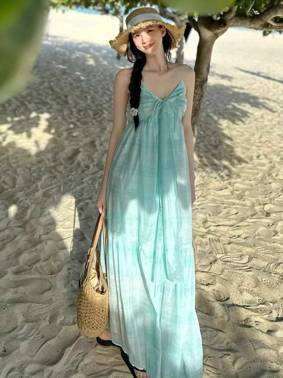 海边拍照超仙吊带连衣裙云南三亚旅行初恋穿搭长裙度假露背仙女裙