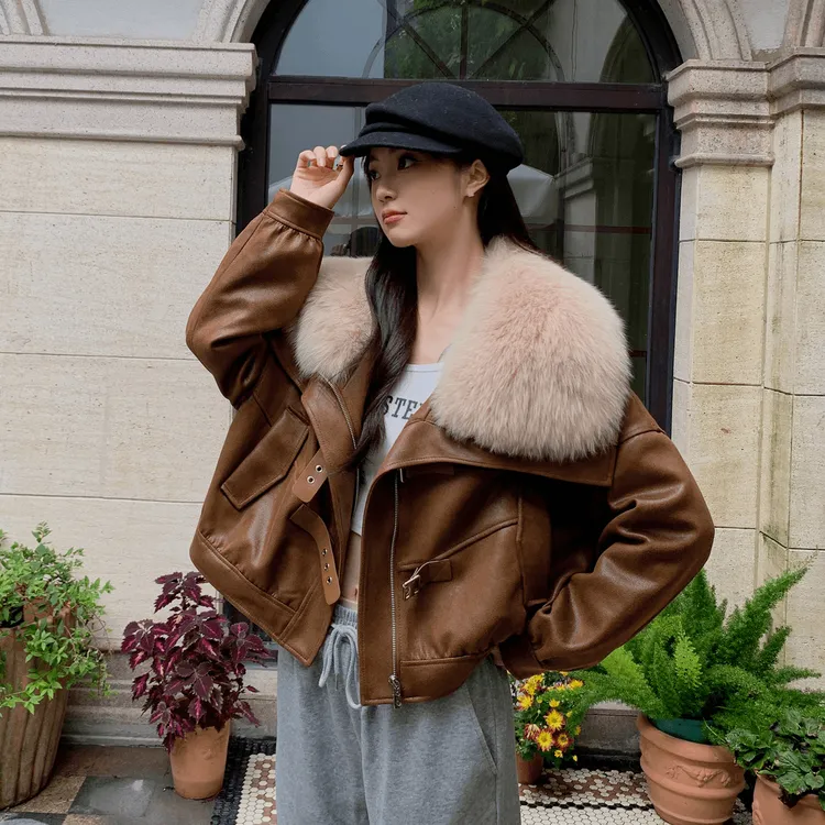 2224秋冬新款派克服女短款皮衣外套加绒加厚机车风皮毛一体年轻款