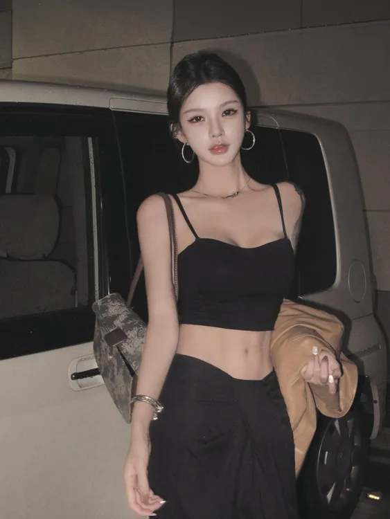 夏媛原创 百搭寄出款内搭黑色吊带背心 修身显瘦短款小吊带上衣