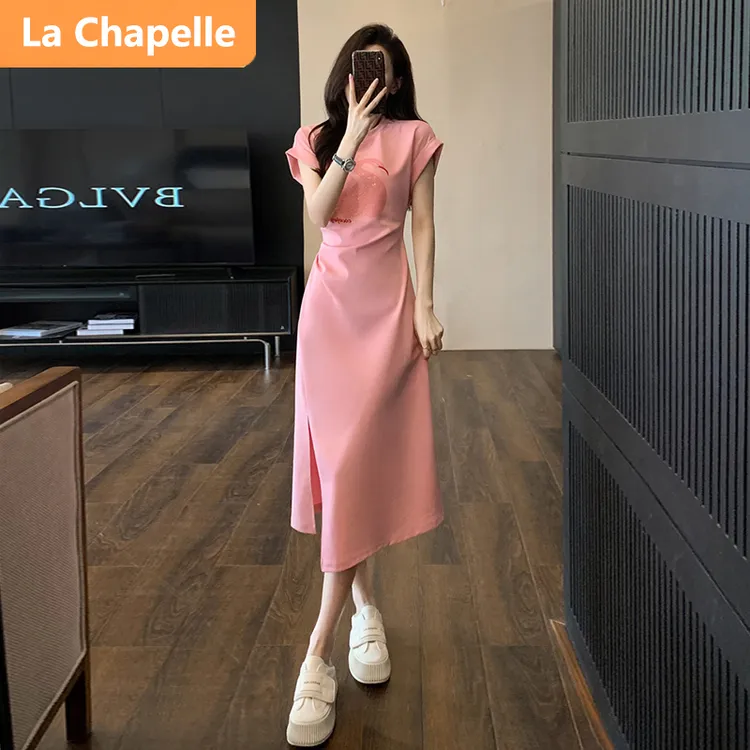 拉夏贝尔高级感粉色连衣裙女夏季2024新款收腰显瘦褶皱开叉长裙子