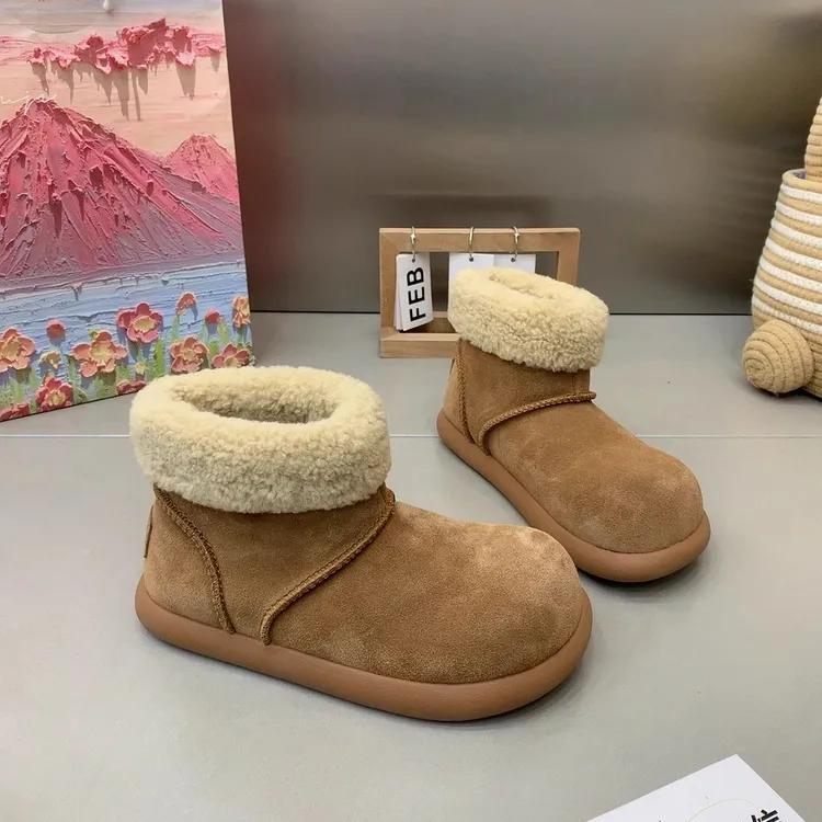 高级感时尚短筒雪地靴女款2025冬季新款高帮鞋勃肯鞋棉鞋加绒短靴