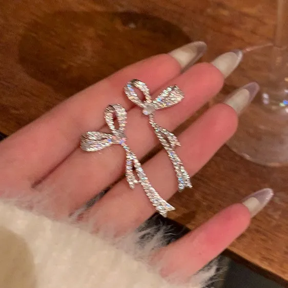 铜合金合成锆石耳饰 千金气质蝴蝶结耳环轻奢耳钉小众夏季爆闪女