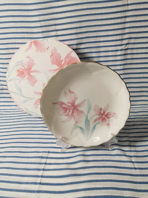 香兰社五色玫瑰陶瓷点心盘 粉色鸢尾花甜品碟 回流瓷彩绘蛋糕盘