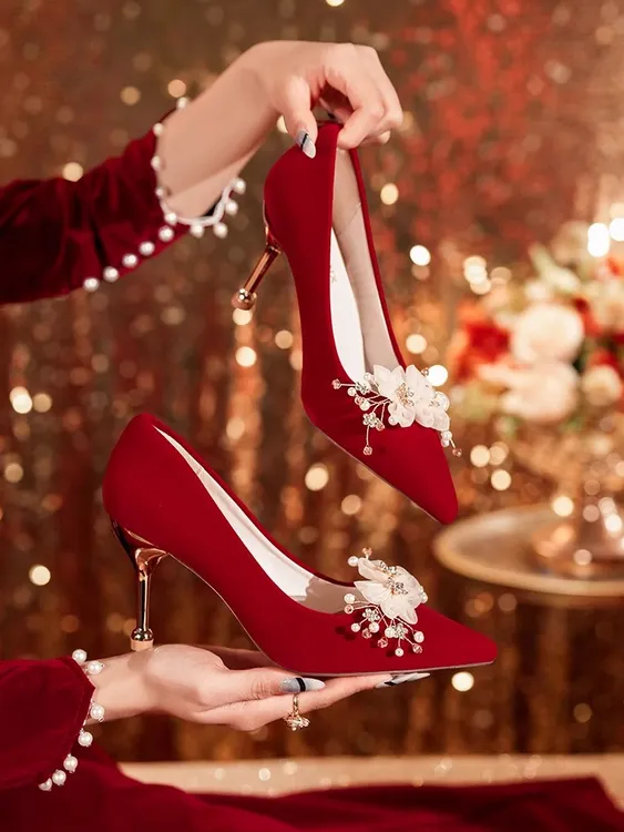 2025新款红色婚鞋女秀禾服婚纱两穿中式新娘高跟鞋不累脚孕妇可穿