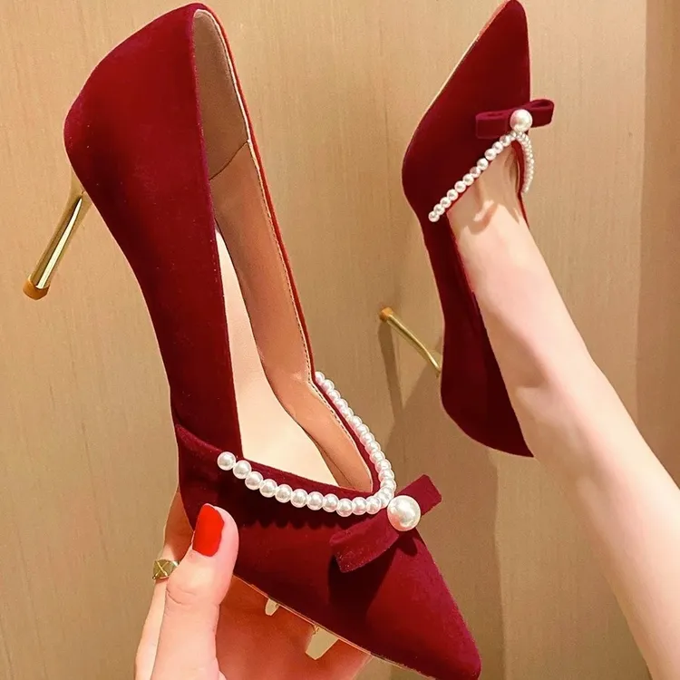 酒红色婚鞋新娘鞋2025新款高级感法式高跟鞋中式秀禾服订婚敬酒鞋