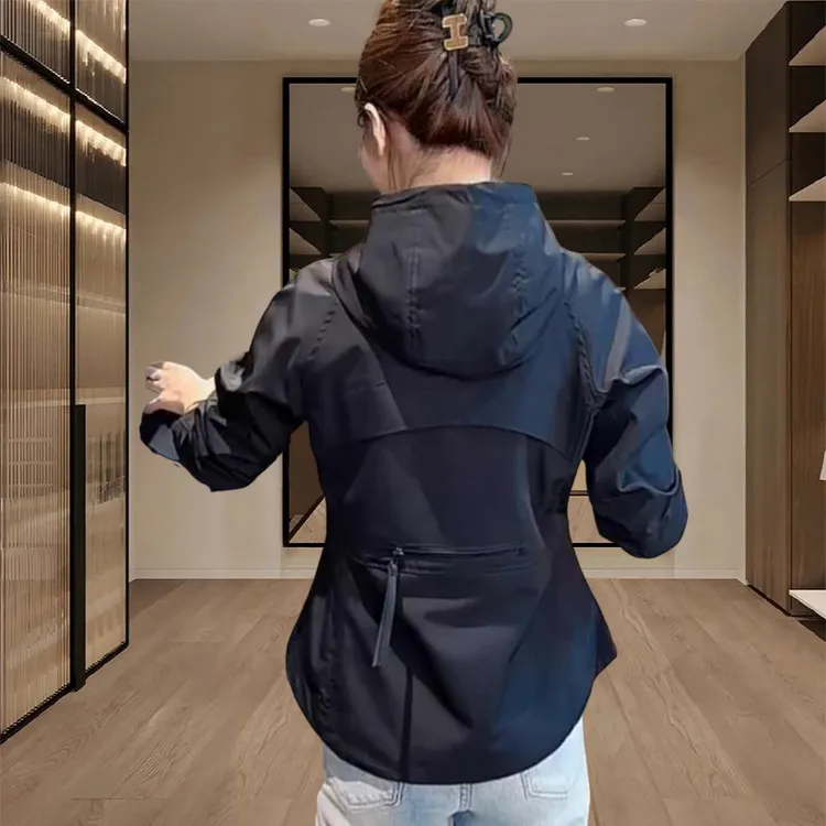 早秋外套女2025新款欧货休闲收腰显瘦夹克上衣爆款运动连帽冲锋衣
