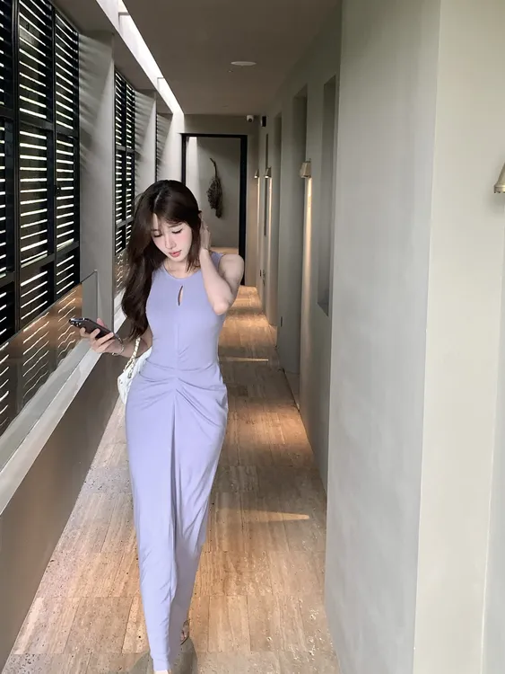 勿【柏林夜晚】气质高级纯色无袖褶皱连衣修身小众设计感长裙80938