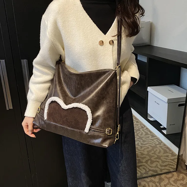 高级感小众设计包包女2025新款大容量时尚通勤单肩包百搭托特包