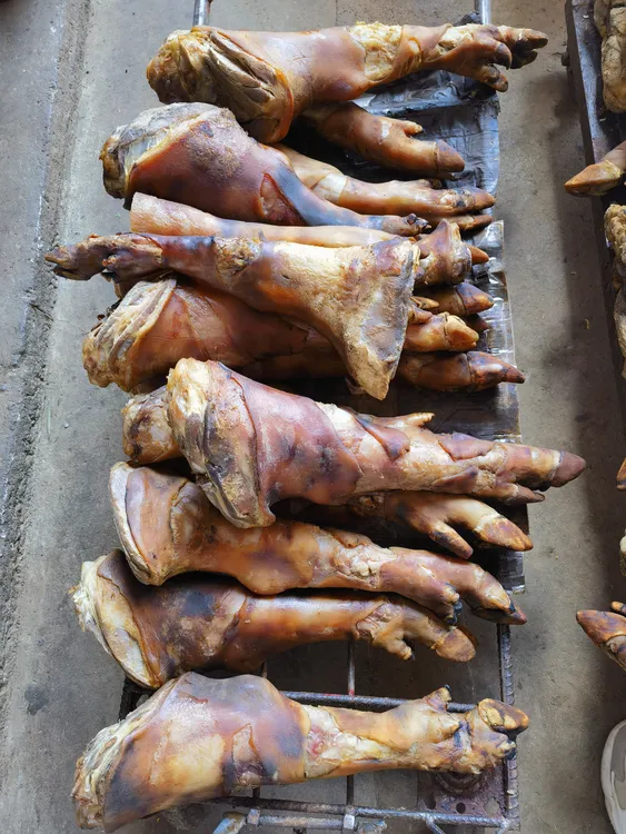 云南文山丘北特产腊猪脚杆风干一年的