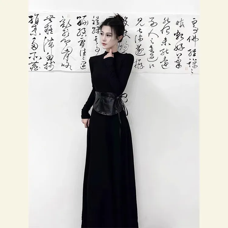 新中式国风名媛高级感超好看黑色针织连衣裙法式秋冬内搭收腰打底