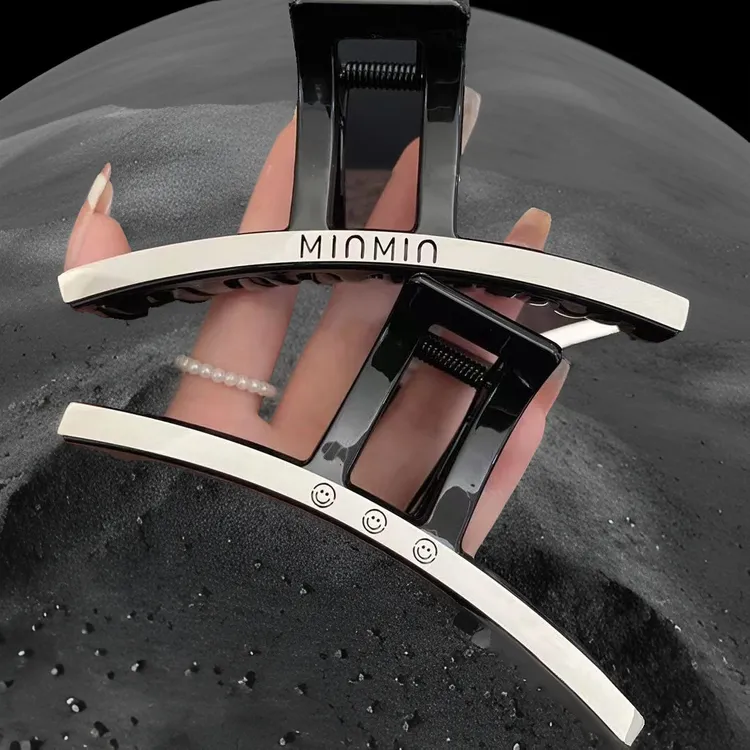 韩版字母抓夹女秋冬新款发夹大号高级感后脑勺鲨鱼夹子盘发抓头饰