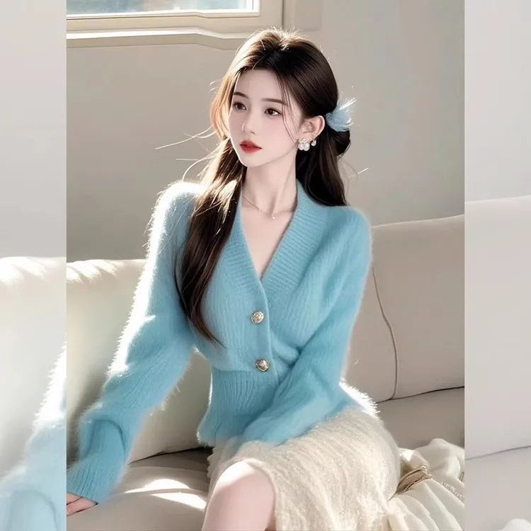 奶fufu慵懒风蓝色针织衫上衣今年流行的漂亮小香风v领毛衣女秋冬