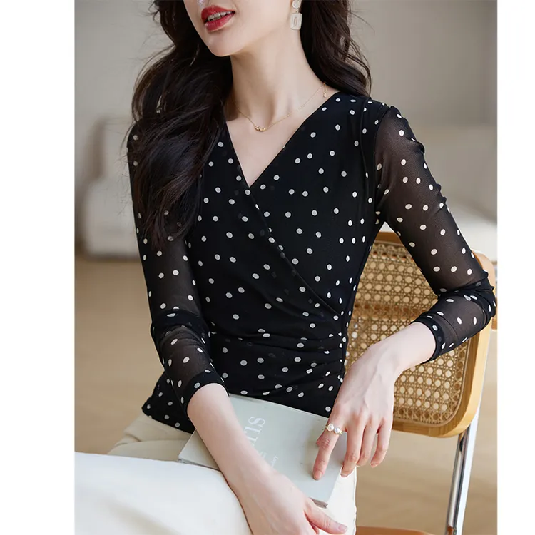 A580印花网纱上衣女长袖2025秋冬新款显瘦v领网纱打底衫圆点小衫
