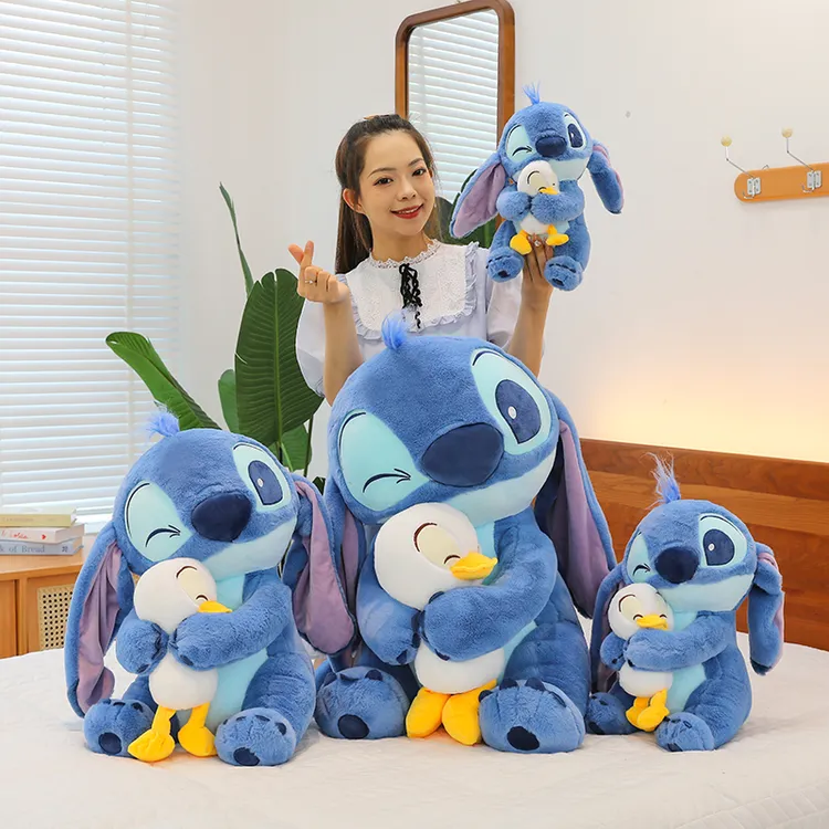 网红新款抱鸭史迪仔毛绒玩具情侣布娃娃玩偶送女友闺蜜生日礼物