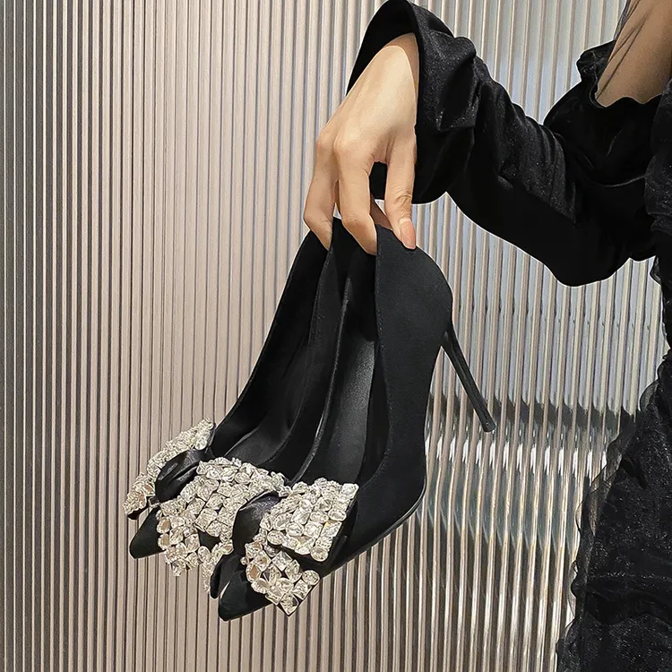 2025轻奢新款黑色高跟鞋女细跟水钻蝴蝶结名媛风尖头不累脚单鞋女