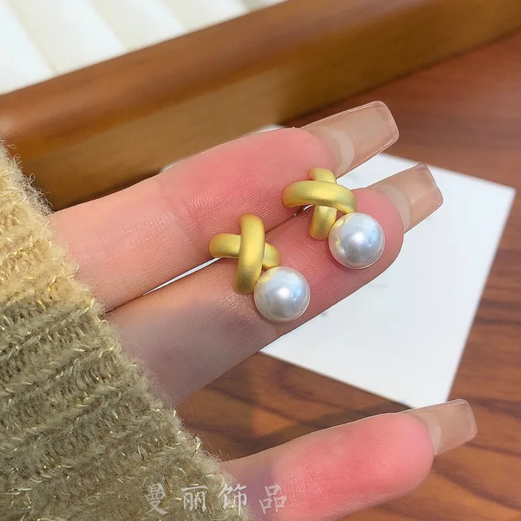 铜合金仿珍珠耳饰 秋冬精致百搭法式小众简约高级感耳钉