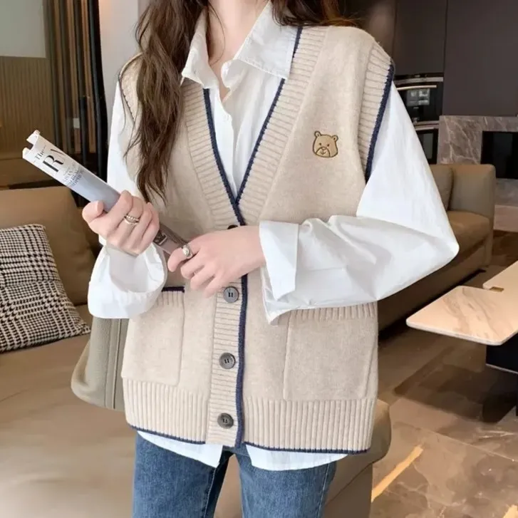 2025春季新款时尚穿搭小熊刺绣毛衣针织背心设计感马甲女宽松显瘦
