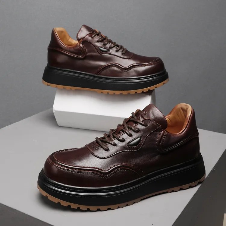 秋冬真皮男士马丁靴休闲复古百搭厚底男靴中帮潮流轻质手工皮鞋