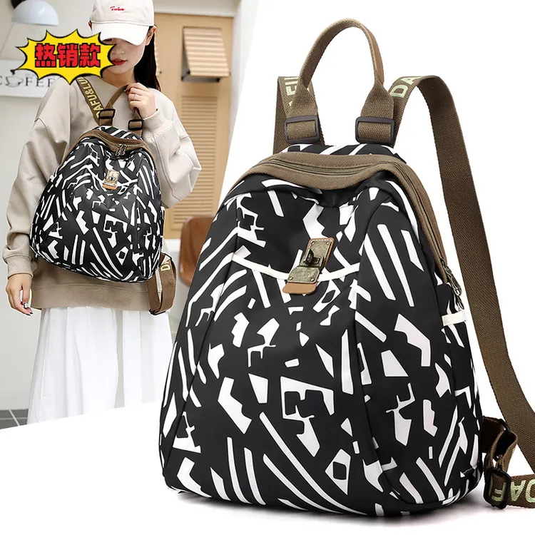 新款尼龙背包个性热销旅行轻便休闲包女士时尚百搭大容量双肩包